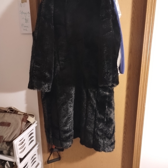 Dennis Basso Black Faux Fur Coat - Picture 5 of 6